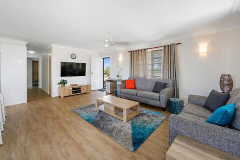 Comfy & Cosy (Upstairs) - Mackay Tourism 0
