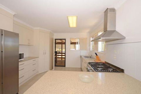 Holiday In Style Hervey Bay - Mackay Tourism 6