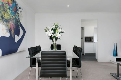 Newly Renovate Immaculate Cremorne One Bedroom Apartment CREM4 - Mackay Tourism 2
