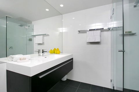 Newly Renovate Immaculate Cremorne One Bedroom Apartment CREM4 - Mackay Tourism 1