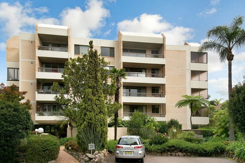 Newly Renovate Immaculate Cremorne One Bedroom Apartment CREM4 - Mackay Tourism 0