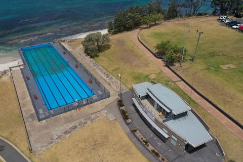 JUST 4 YOU! Amazing Sea Views WIFI Fullly Air Conditioned King Bed - Mackay Tourism 4