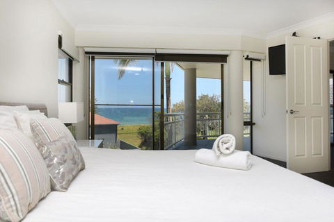 BEACHSIDE MANOR Walk To The Beach - Mackay Tourism 3