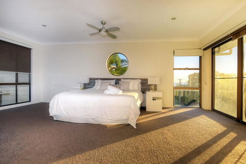 BEACHSIDE MANOR Walk To The Beach - Mackay Tourism 6