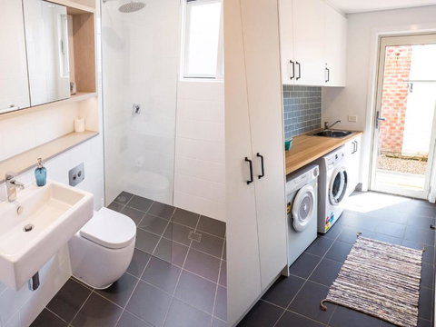 Pandanas Apartments 17B Mollymook Beach - Mackay Tourism 2