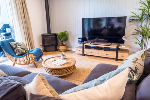 Pandanas Apartments 17B Mollymook Beach - Mackay Tourism 3