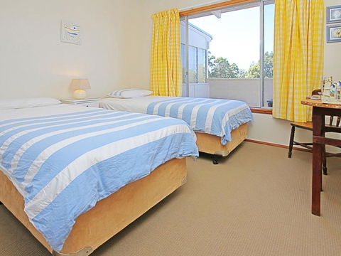 REST ASHORE At MOLLYMOOK - Mackay Tourism 1