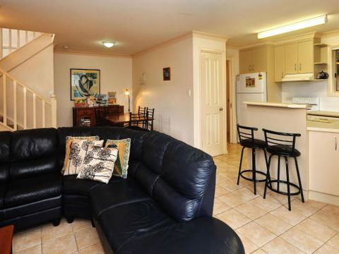 Modern 3 Bedroom Townhouse - Mackay Tourism 5
