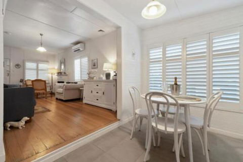 Amber Cottage Luxury Seaside Retreat With Outdoor Spa! - Mackay Tourism 5