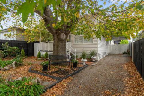 Amber Cottage Luxury Seaside Retreat With Outdoor Spa! - Mackay Tourism 7