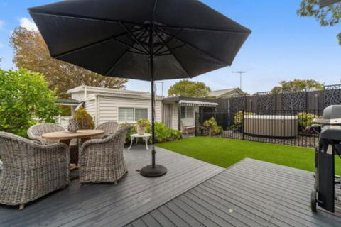 Amber Cottage Luxury Seaside Retreat With Outdoor Spa! - Mackay Tourism 0