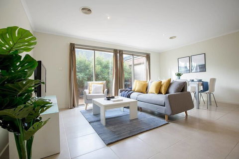 Spacious Lovely Home In Point Cook - Mackay Tourism 5