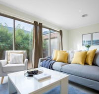 Spacious Lovely Home In Point Cook - Mackay Tourism