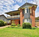The Crescent Pet Friendly 1 Min to Beach - Mackay Tourism