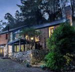 The Stone on the Hill 3 bedroom house - Mackay Tourism