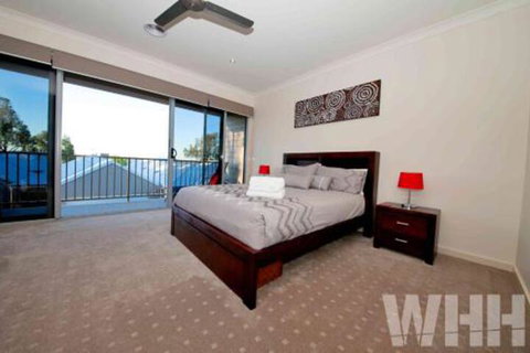 Adelphi Views On Luton Woodlands - Mackay Tourism 7