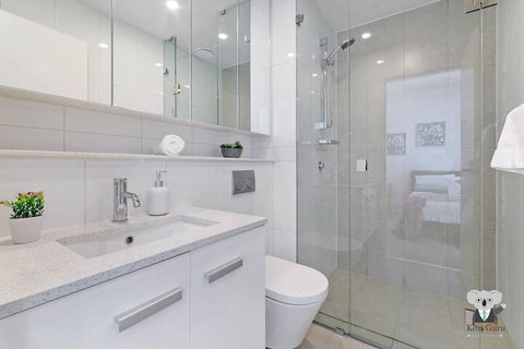 SouthWest LIVERPOOL Amazing View 2Bed APT NLP100A - Mackay Tourism 4