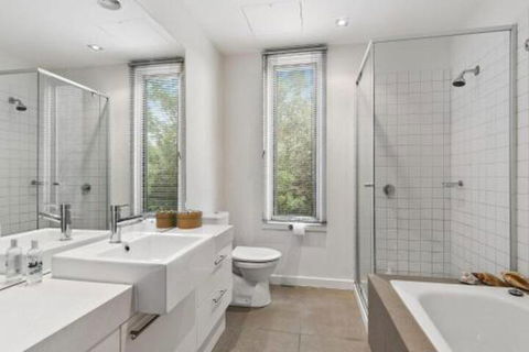 POINT GREY APARTMENT ONE VIEWPOINT - Mackay Tourism 6