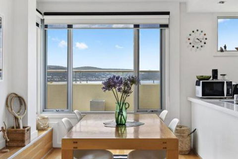 POINT GREY APARTMENT ONE VIEWPOINT - Mackay Tourism 4