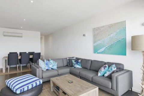 WATERFRONT SEVEN In The Heart Of Lorne - Mackay Tourism 7