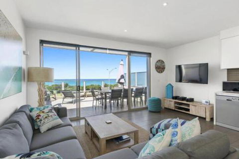 WATERFRONT SEVEN In The Heart Of Lorne - Mackay Tourism 2