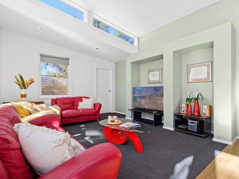 Bowery Beach House Spacious Family Accommodation - Mackay Tourism 5