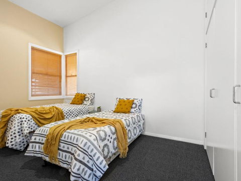 Bowery Beach House Spacious Family Accommodation - Mackay Tourism 6