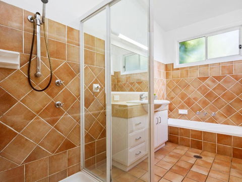 Bowery Beach House Spacious Family Accommodation - Mackay Tourism 2