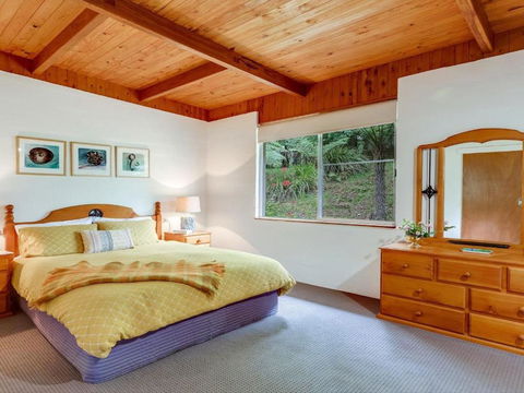 Captains Lookout Elevated Ocean Views Rural Stay - Mackay Tourism 6