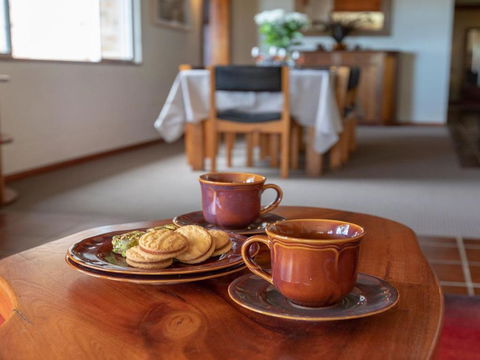 Captains Lookout Elevated Ocean Views Rural Stay - Mackay Tourism 1