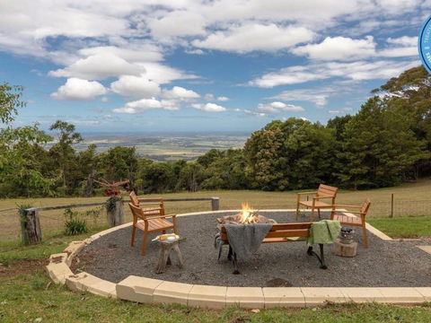 Captains Lookout Elevated Ocean Views Rural Stay - Mackay Tourism 5