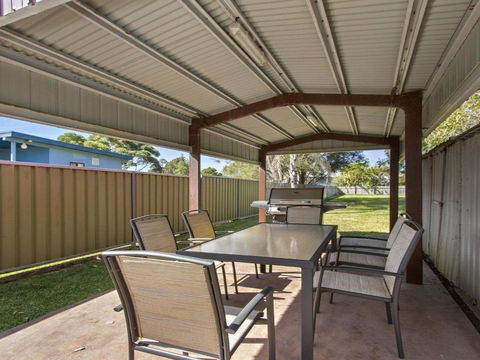 Dolphin Breeze Fully Fenced & Pet Friendly - Mackay Tourism 5