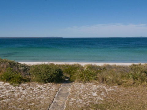 Eden On The Beach Beachside Getaway - Mackay Tourism 1