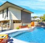 Isthmus on Jones Beach - Mackay Tourism