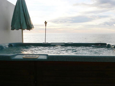 Joness Beach House Perfect Location With Views! - Mackay Tourism 2