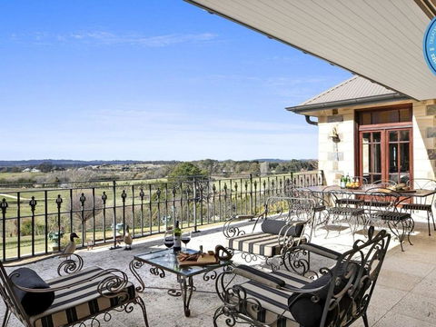 Kilburn Views As Far As The Eyes Can See - Mackay Tourism 5