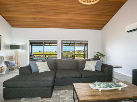 Ohana Oasis Front Row To Reserve Beach & Ocean - Mackay Tourism 3