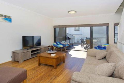 Surf Beach Townhouse - Mackay Tourism 7
