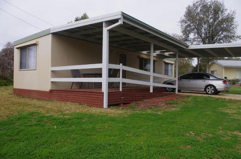 Deniliquin Pioneer Tourist Park - Mackay Tourism 0