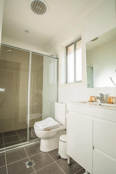 Peaceful 2kingbed Rootyhill Townhouse Near Station - Mackay Tourism 1