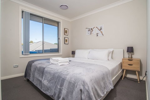Peaceful 2kingbed Rootyhill Townhouse Near Station - Mackay Tourism 3