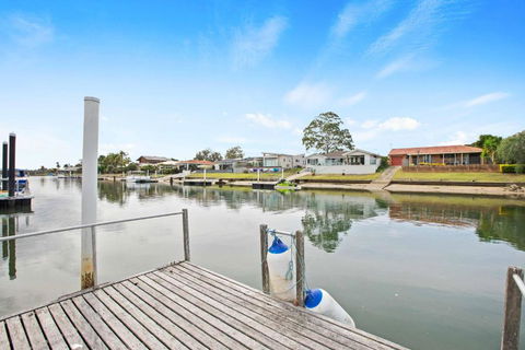 Hibbard Waterfront Escape - Mackay Tourism 3