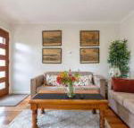Spacious Bungalow5min walk to station5min to Box HillWiFiParking - Mackay Tourism