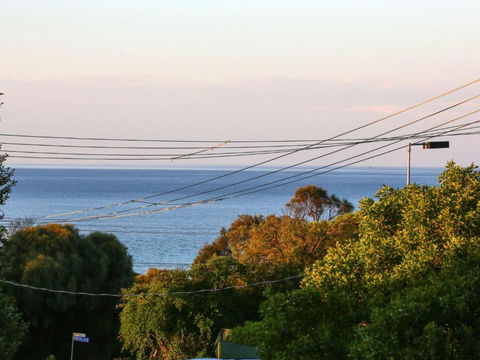 DROMANA BEACH SHACK... - Mackay Tourism 2