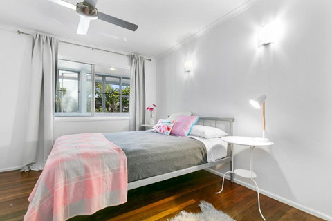 Surfs Up Peregian Beach - Mackay Tourism 6