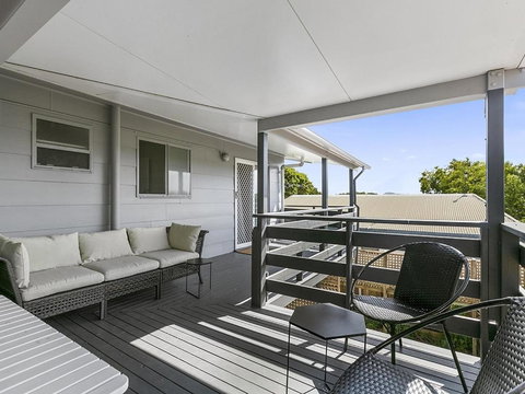 Surfs Up Peregian Beach - Mackay Tourism 5