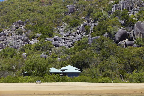 Absolute Beachfront - Mackay Tourism 1