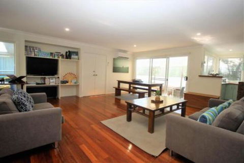MAGIC BEACH HOUSE PET FRIENDLY - Mackay Tourism 6