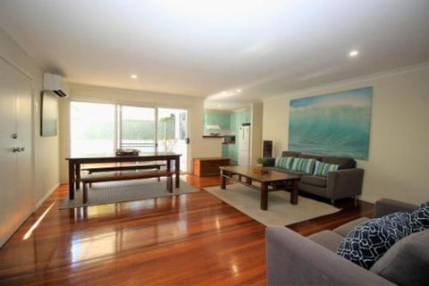 MAGIC BEACH HOUSE PET FRIENDLY - Mackay Tourism 5
