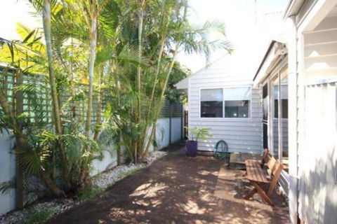 MAGIC BEACH HOUSE PET FRIENDLY - Mackay Tourism 7